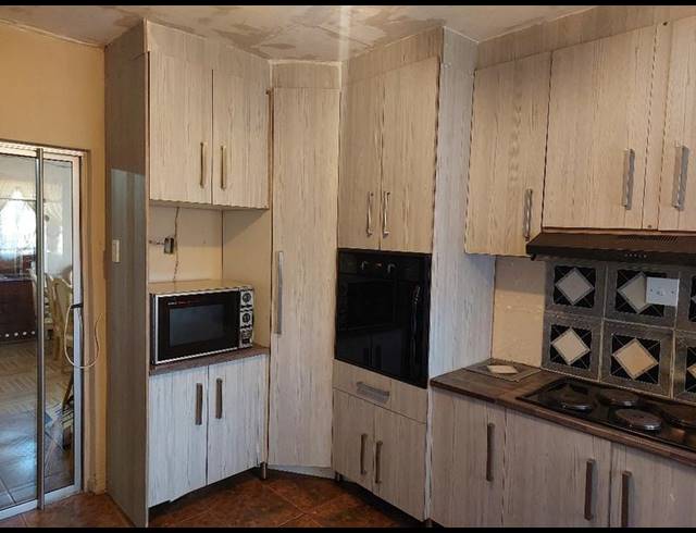 3 BEDROOM HOUSE FOR SALE IN SILUMA VIEW